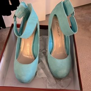 Women flat formed heels